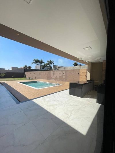 Casa, 4 quartos, 232 m² - Foto 1