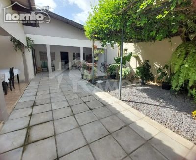 Casa, 4 quartos, 223 m² - Foto 2