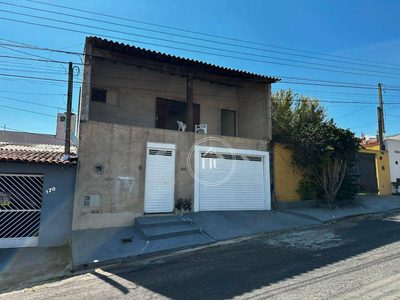 Casa, 3 quartos, 202 m² - Foto 1