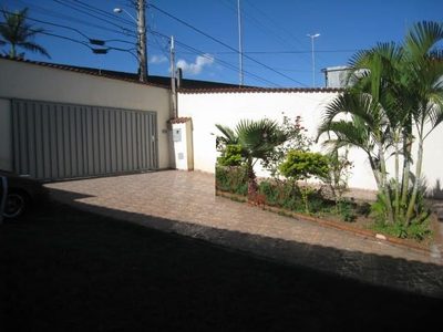 Casa, 3 quartos, 235 m² - Foto 1