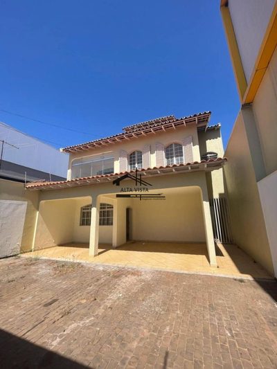 Casa, 4 quartos, 380 m² - Foto 1