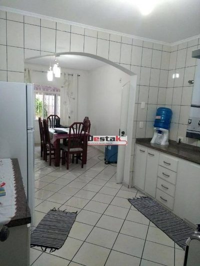 Casa, 3 quartos, 221 m² - Foto 1