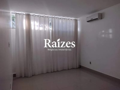 Casa, 4 quartos, 258 m² - Foto 1
