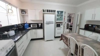 Casa, 3 quartos, 240 m² - Foto 1