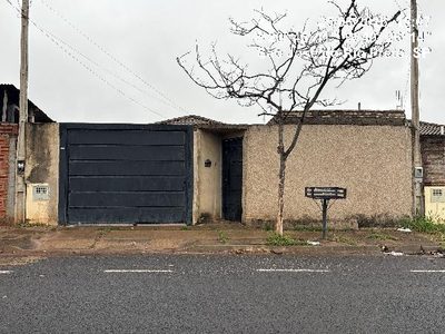 Casa, 2 quartos, 200 m² - Foto 1