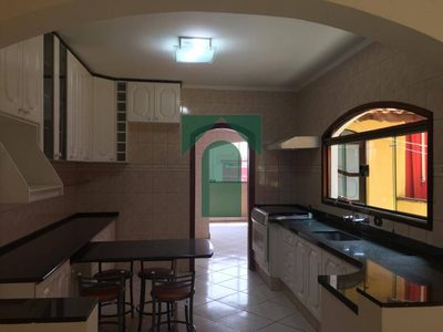 Sobrado, 3 quartos, 216 m² - Foto 2