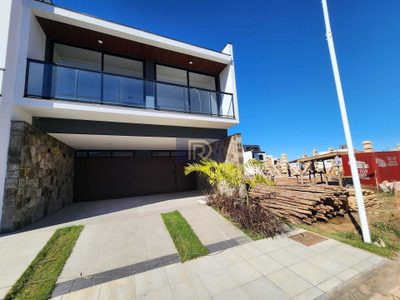 Casa, 3 quartos, 216 m² - Foto 1