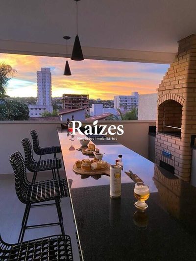 Casa, 4 quartos, 262 m² - Foto 1