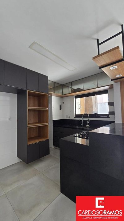 Casa, 4 quartos, 265 m² - Foto 1