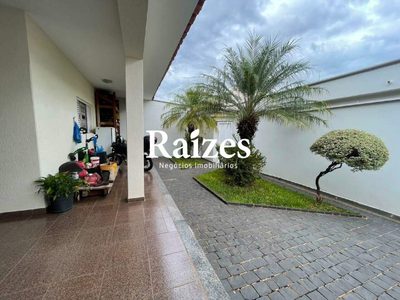 Casa, 3 quartos, 245 m² - Foto 1
