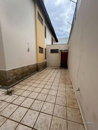 Casa, 3 quartos, 176 m² - Foto 1