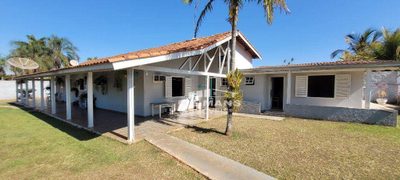 Chácara, 4 quartos, 1361 m² - Foto 1