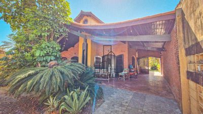 Casa, 4 quartos, 216 m² - Foto 1
