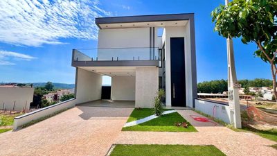 Sobrado, 3 quartos, 251 m² - Foto 1