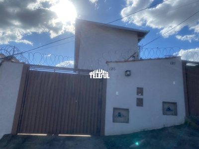 Casa, 2 quartos, 200 m² - Foto 1