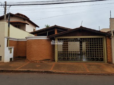 Casa, 3 quartos, 181 m² - Foto 1