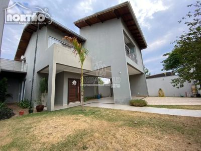 Casa, 4 quartos, 220 m² - Foto 1