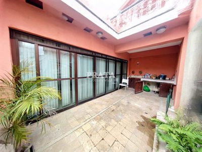 Sobrado, 7 quartos, 204 m² - Foto 1