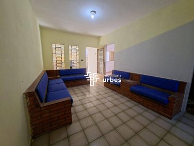Casa, 3 quartos, 242 m² - Foto 1