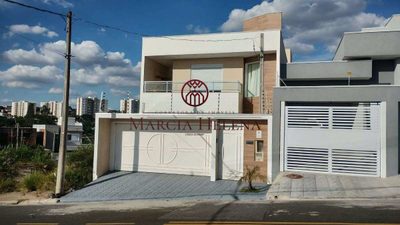 Casa, 3 quartos, 221 m² - Foto 1