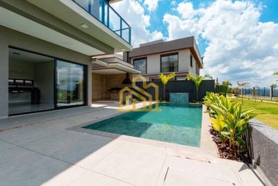Sobrado, 3 quartos, 304 m² - Foto 1