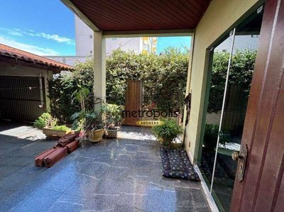 Casa, 4 quartos, 260 m² - Foto 1