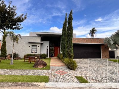 Casa, 3 quartos, 398 m² - Foto 1