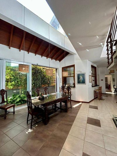 Sobrado, 4 quartos, 247 m² - Foto 1
