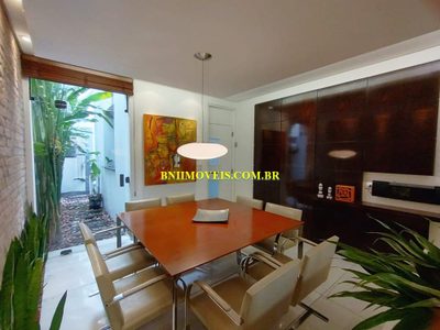 Casa, 4 quartos, 180 m² - Foto 1