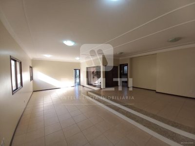 Casa, 3 quartos, 262 m² - Foto 1