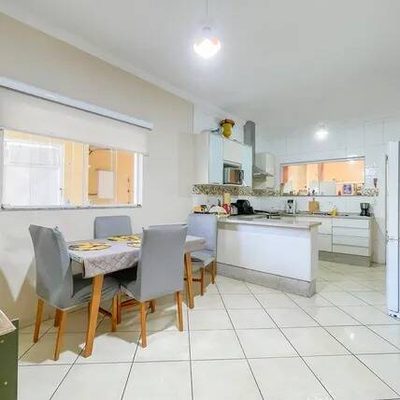 Sobrado, 3 quartos, 195 m² - Foto 1