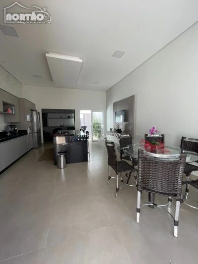 Casa, 4 quartos, 217 m² - Foto 3