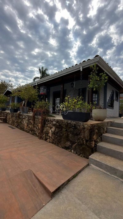 Casa, 6 quartos, 261 m² - Foto 1