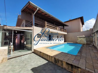 Casa, 4 quartos, 179 m² - Foto 1