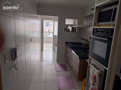 Casa, 5 quartos, 157 m² - Foto 1