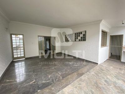 Casa, 3 quartos, 212 m² - Foto 1
