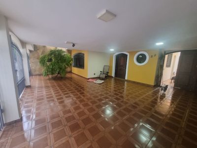 Casa, 5 quartos, 250 m² - Foto 1