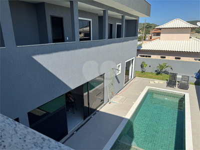 Casa, 6 quartos, 216 m² - Foto 1