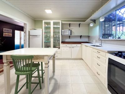 Casa, 3 quartos, 210 m² - Foto 1