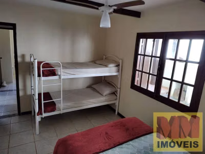 Casa, 3 quartos, 221 m² - Foto 1