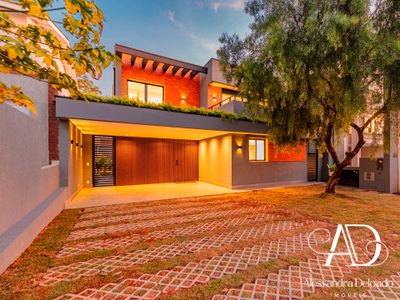 Casa, 4 quartos, 302 m² - Foto 1