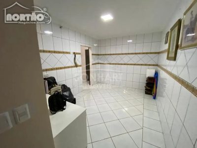 Casa, 4 quartos, 293 m² - Foto 2