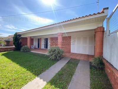 Casa, 4 quartos, 225 m² - Foto 1