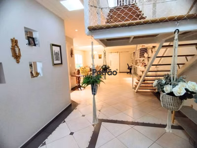 Sobrado, 3 quartos, 270 m² - Foto 1