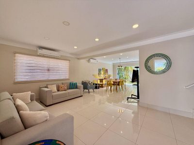 Sobrado, 4 quartos, 234 m² - Foto 1