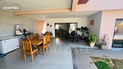 Casa, 3 quartos, 214 m² - Foto 1