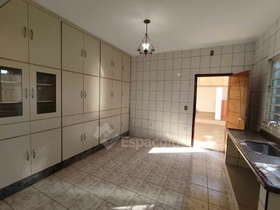Casa, 3 quartos, 218 m² - Foto 3