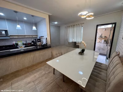Casa, 4 quartos, 202 m² - Foto 1
