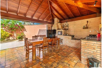 Sobrado, 3 quartos, 352 m² - Foto 1