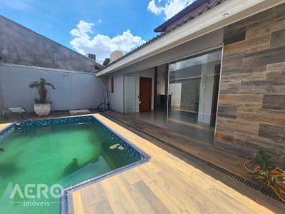 Casa, 4 quartos, 246 m² - Foto 1